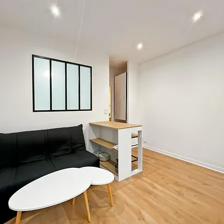 شقة Renovated Near Metro, Shops Ans Train Station *