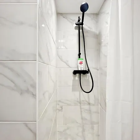 شقة Renovated Near Metro, Shops Ans Train Station