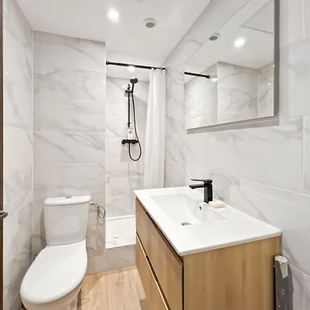 Renovated Near Metro, Shops Ans Train Station
